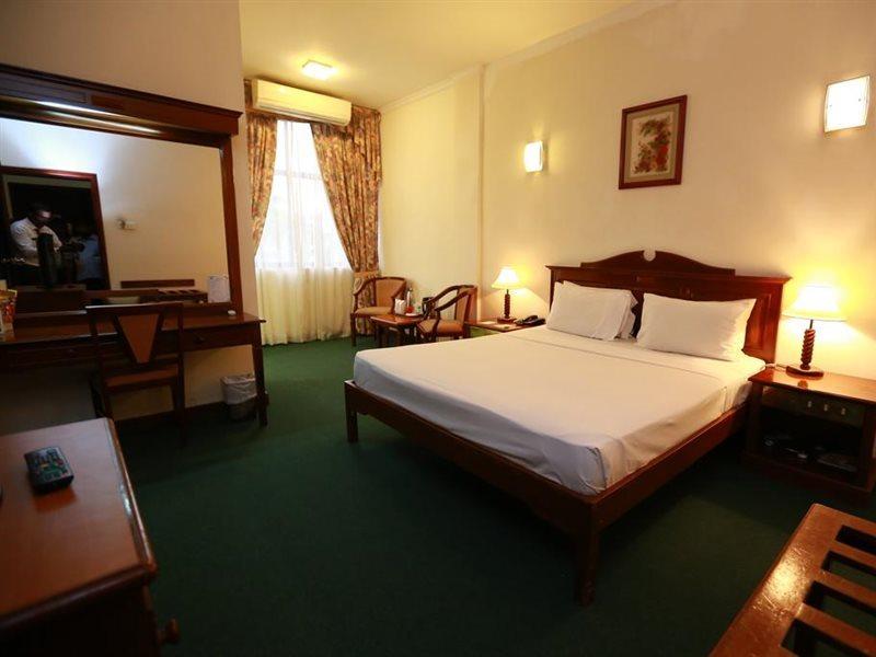 Hotel Sapphire Коломбо Экстерьер фото